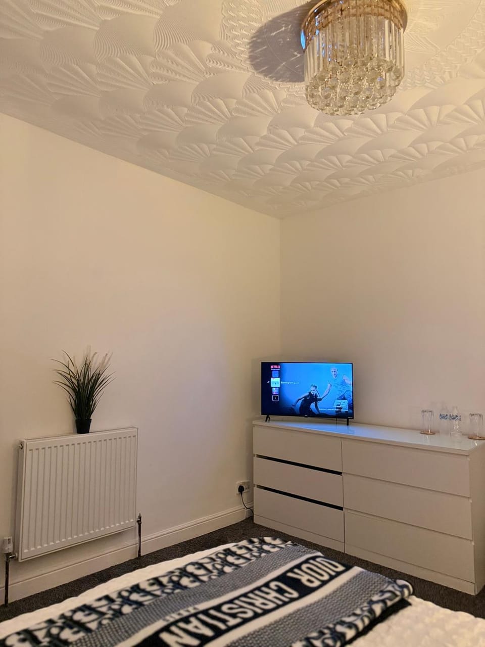 TV and multimedia, Photo of the whole room, Bedroom