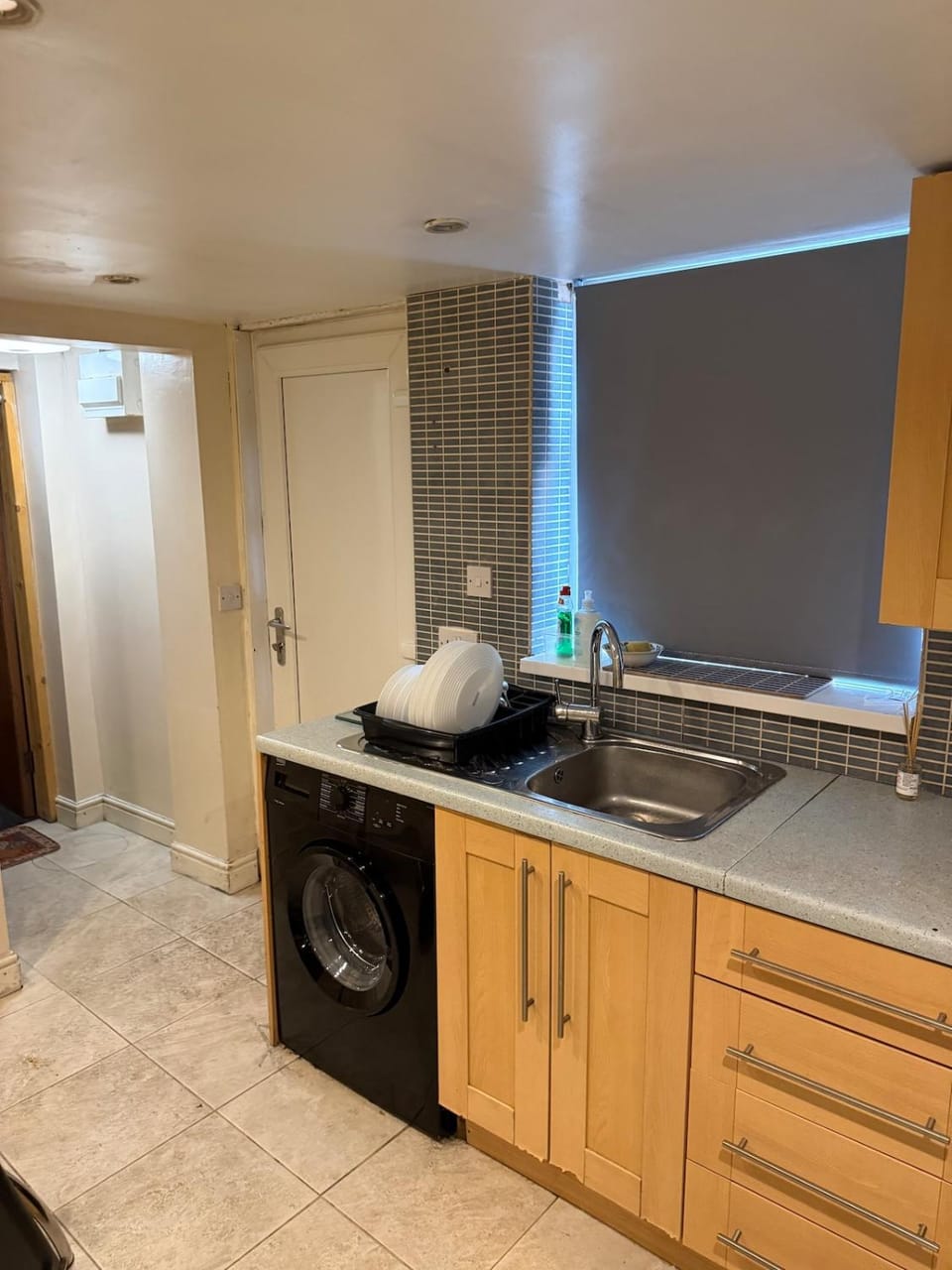 Basement Flat Accommodate Maximum five persons Apartment in Leeds