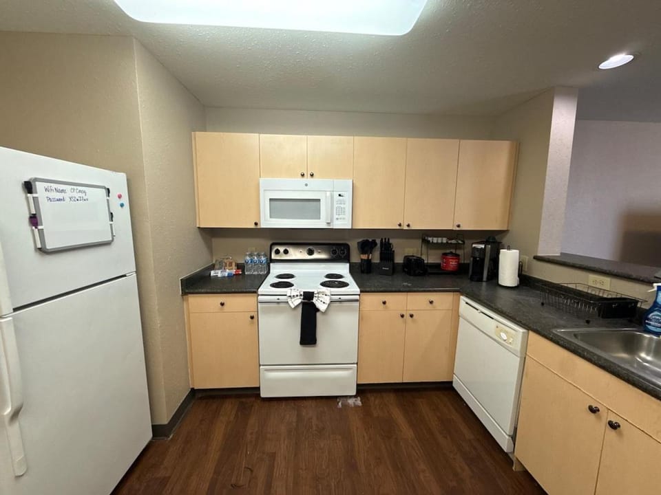 Mins To UC Medical, Paycor Stadium, Reds Stadium Apartment in Cincinnati