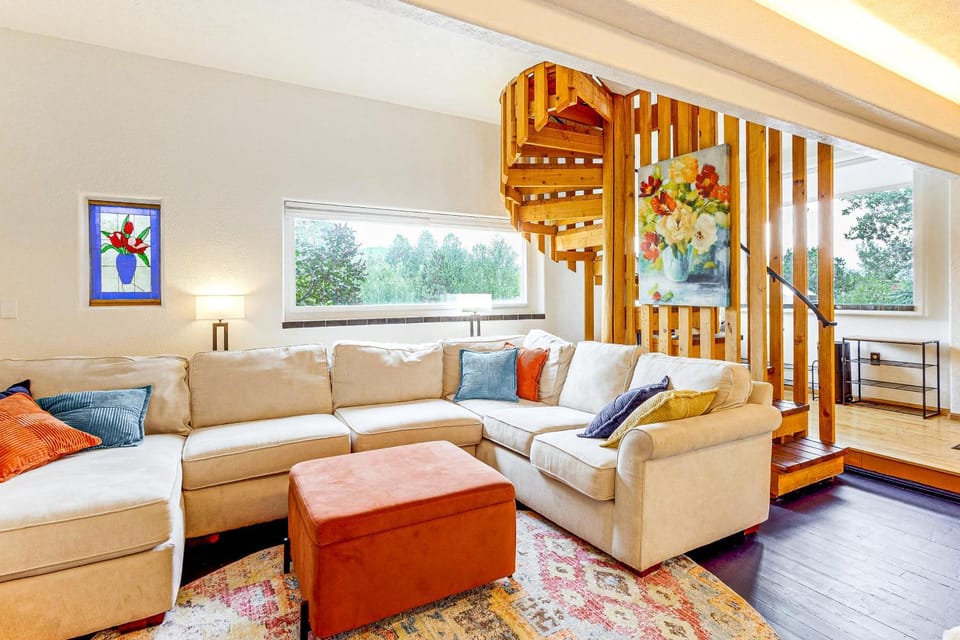 Deck & Views! Family Retreat Near RMNP House in Rocky Mountain National Park