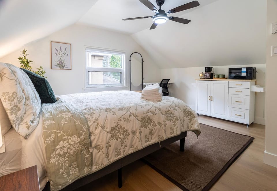 Kitchen or kitchenette, Photo of the whole room, Bedroom