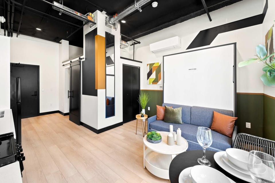 Petco Park Nearby Walk to Gaslamp Dine & Explore Apartment in Gaslamp Quarter