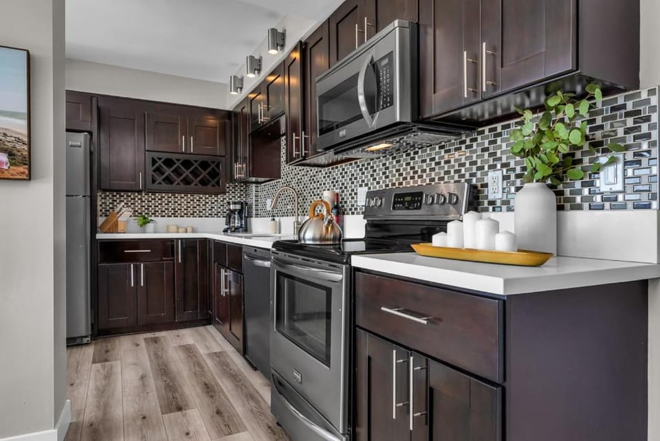 Marina Chic Apartment! Free Parking Apartment in Marina del Rey