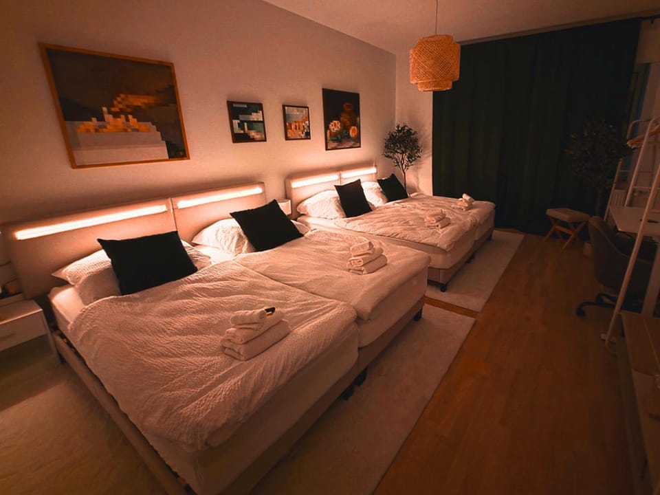 Bed, Photo of the whole room, Bedroom