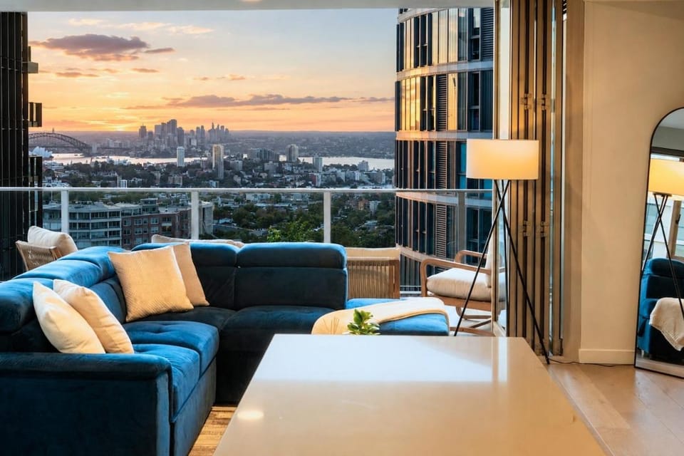 Bondi High Floor Apartment with Harbour Views and Parking Apartment in Sydney
