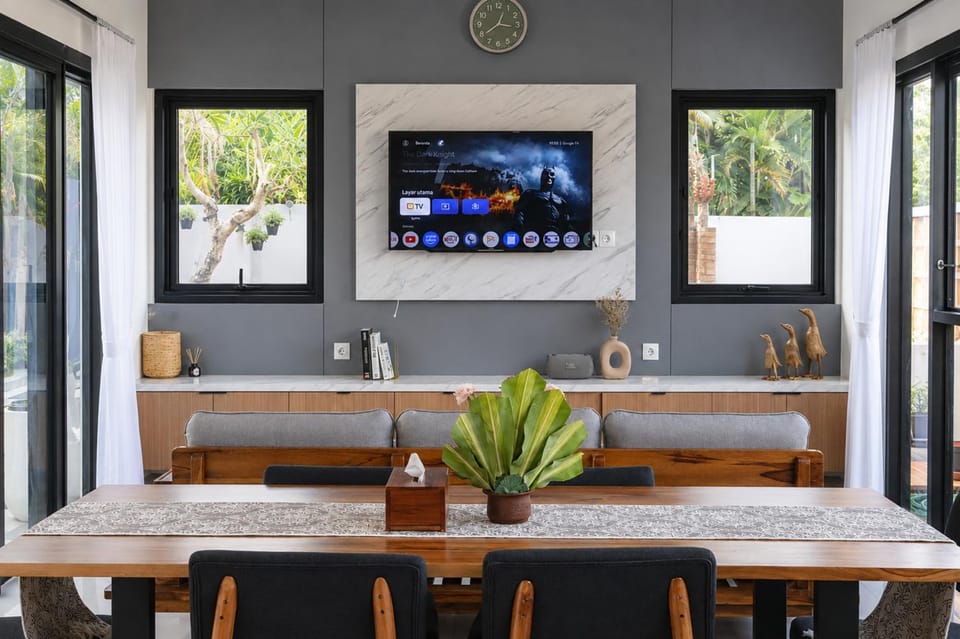 Communal lounge/ TV room, TV and multimedia, Living room, Dining area