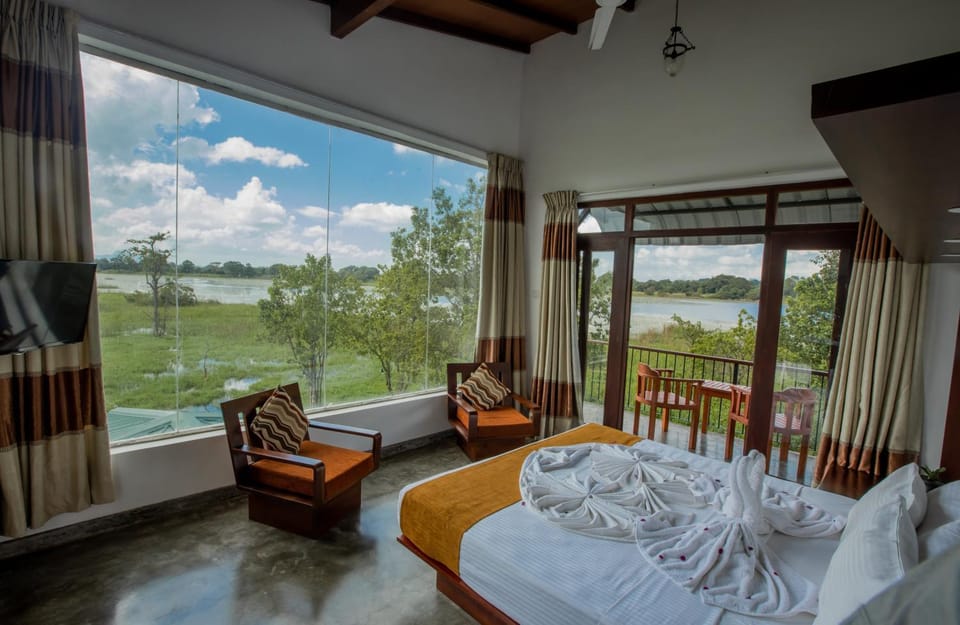 Natural landscape, Balcony/Terrace, Garden view, Lake view, Pool view