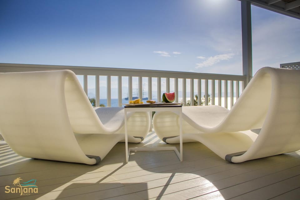 Property building, Balcony/Terrace, Sea view