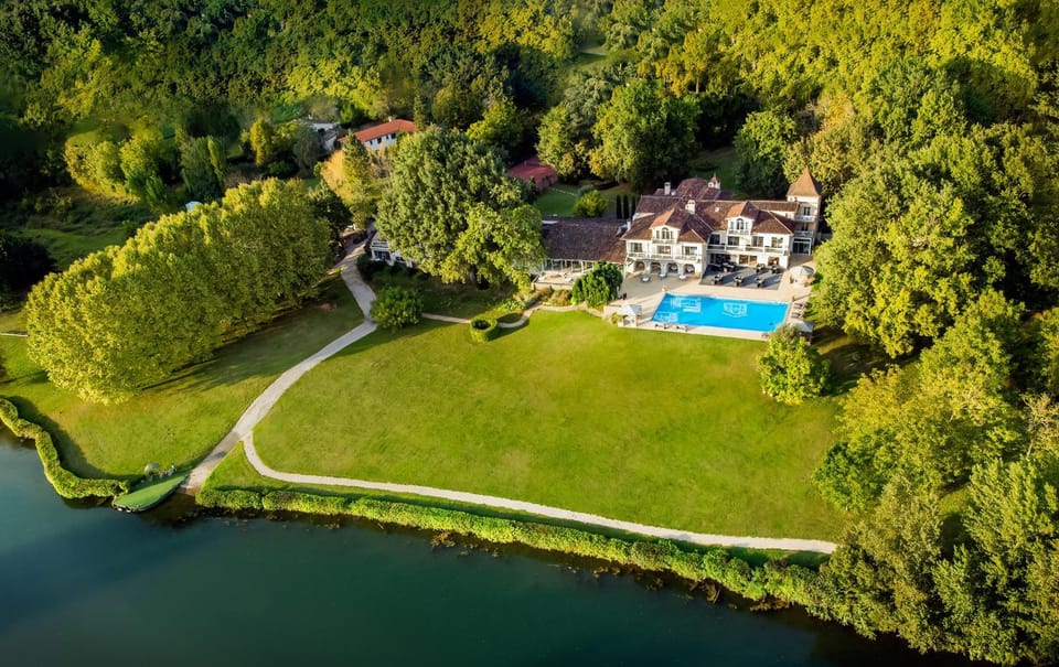 Bird's eye view, River view