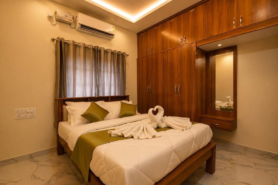 Bed, Photo of the whole room, Bedroom, towels, wardrobe, air conditioner