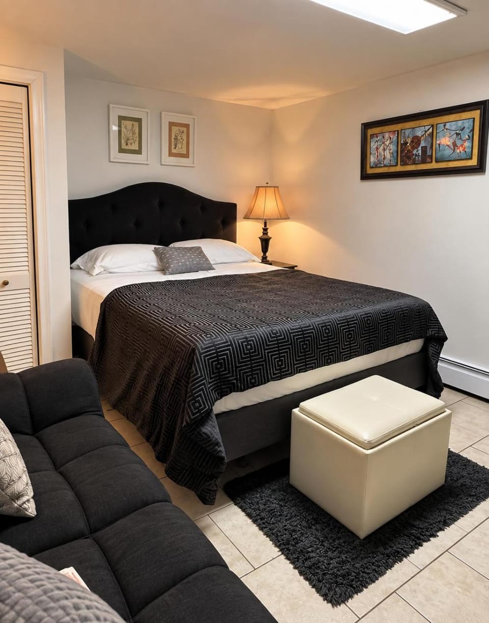 Private room ground level 7 Vacation rental in North Bergen