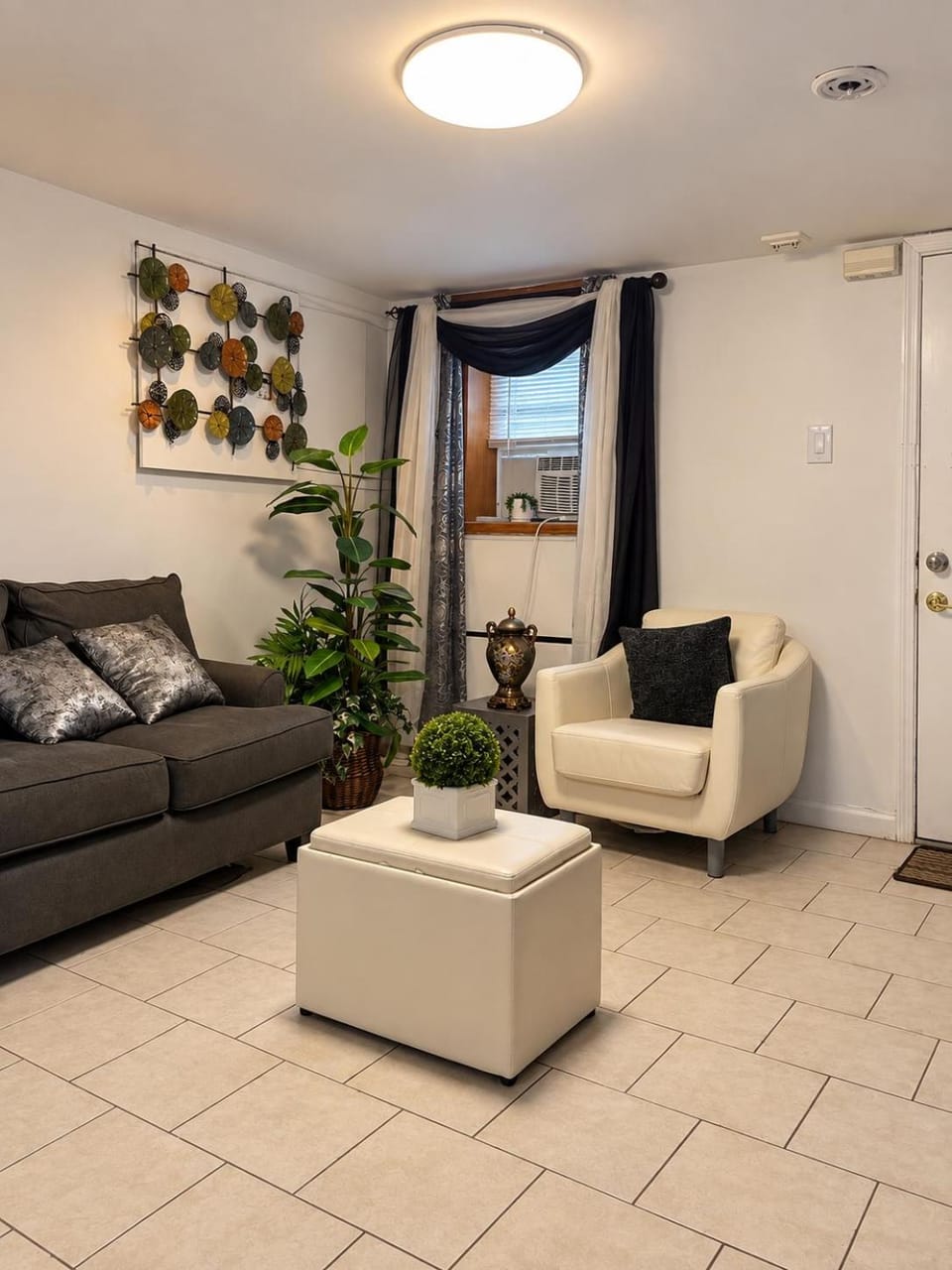 Private room ground level 7 Vacation rental in North Bergen