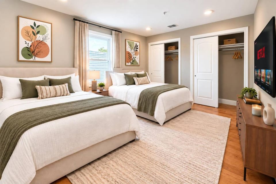 Bed, TV and multimedia, Photo of the whole room, Bedroom, wardrobe