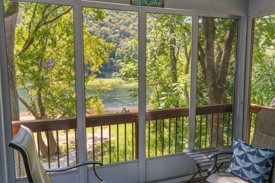 Serenity by the Lake 3BR Home House in Branson