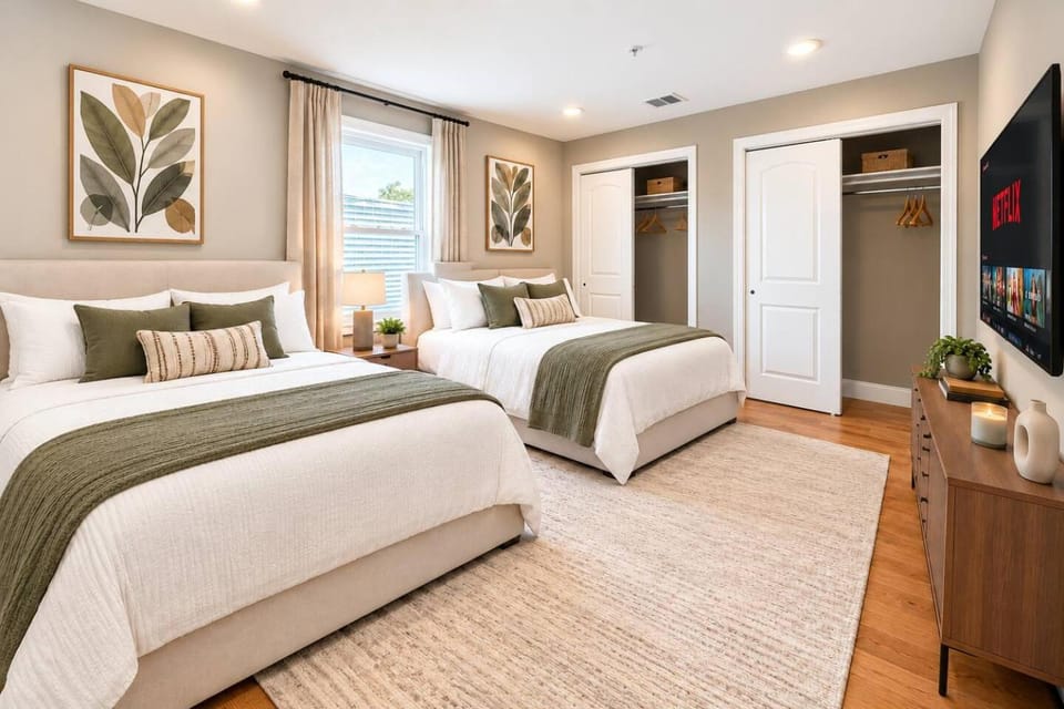 Bed, TV and multimedia, Photo of the whole room, Bedroom, wardrobe