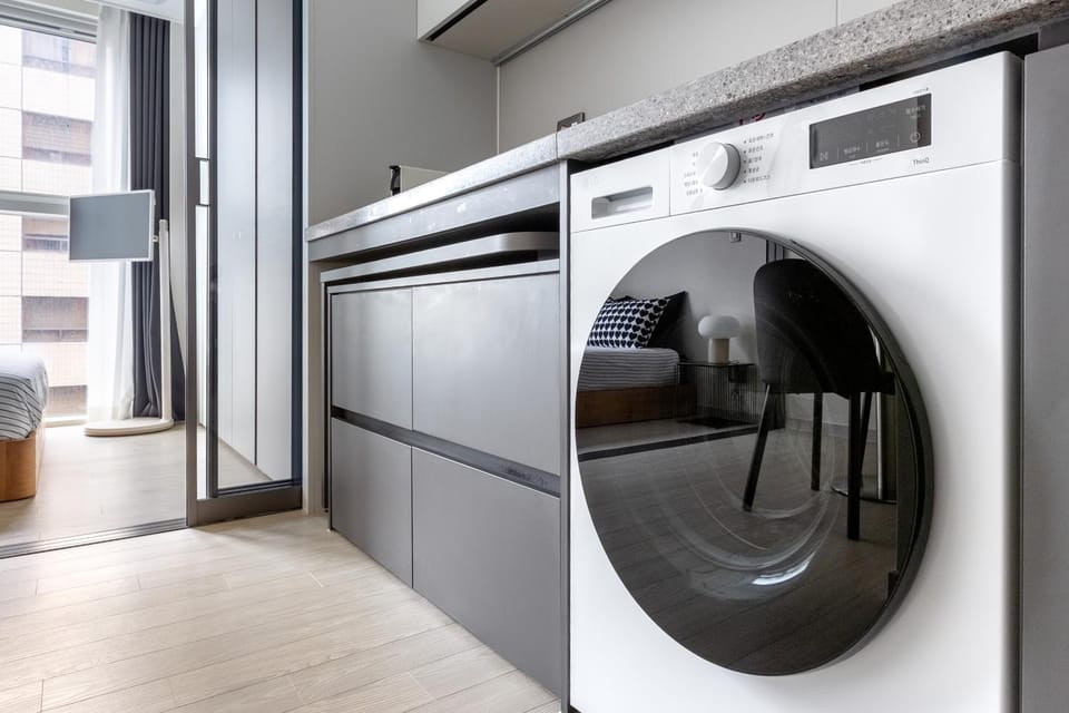 Kitchen or kitchenette, washing machine, dryer