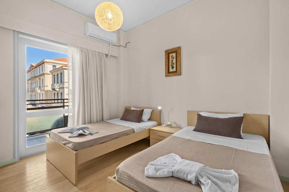 Bed, Balcony/Terrace, Photo of the whole room, Bedroom, towels, air conditioner