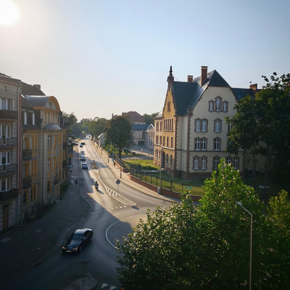 Day, Neighbourhood, City view, Street view, Location