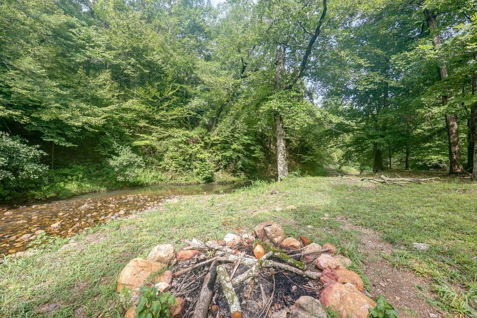 Wolf Pen Gap Getaway in 3 Cabins, Sleeps 32! Cabin in Arkansas