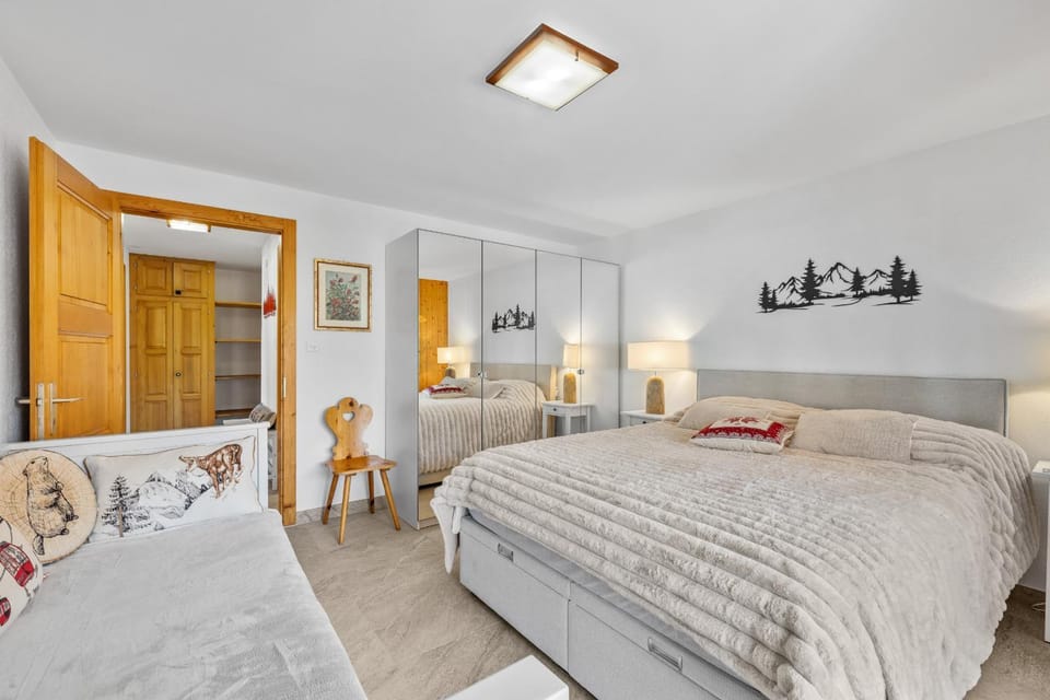 Bed, Bedroom