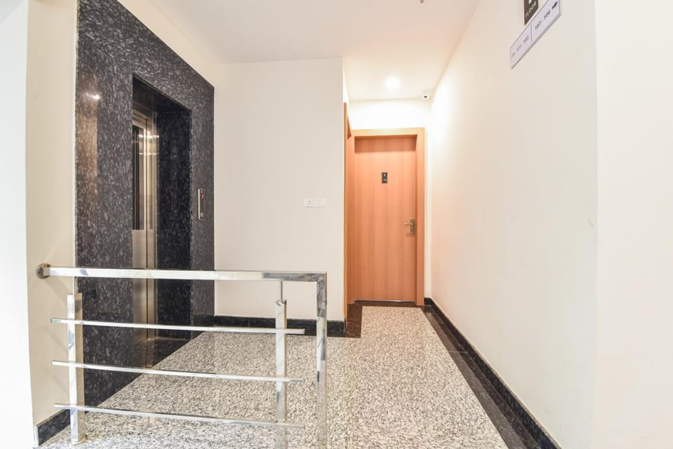 Lobby or reception, elevator