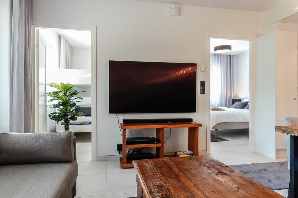 Communal lounge/ TV room, TV and multimedia, Living room, Seating area