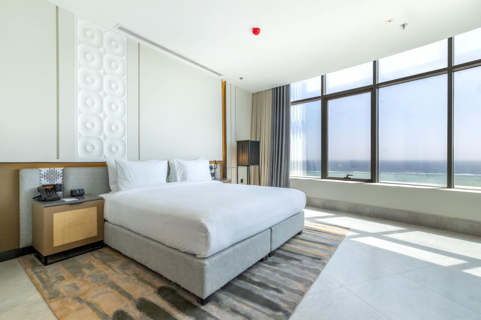 Bed, Natural landscape, Photo of the whole room, Bedroom