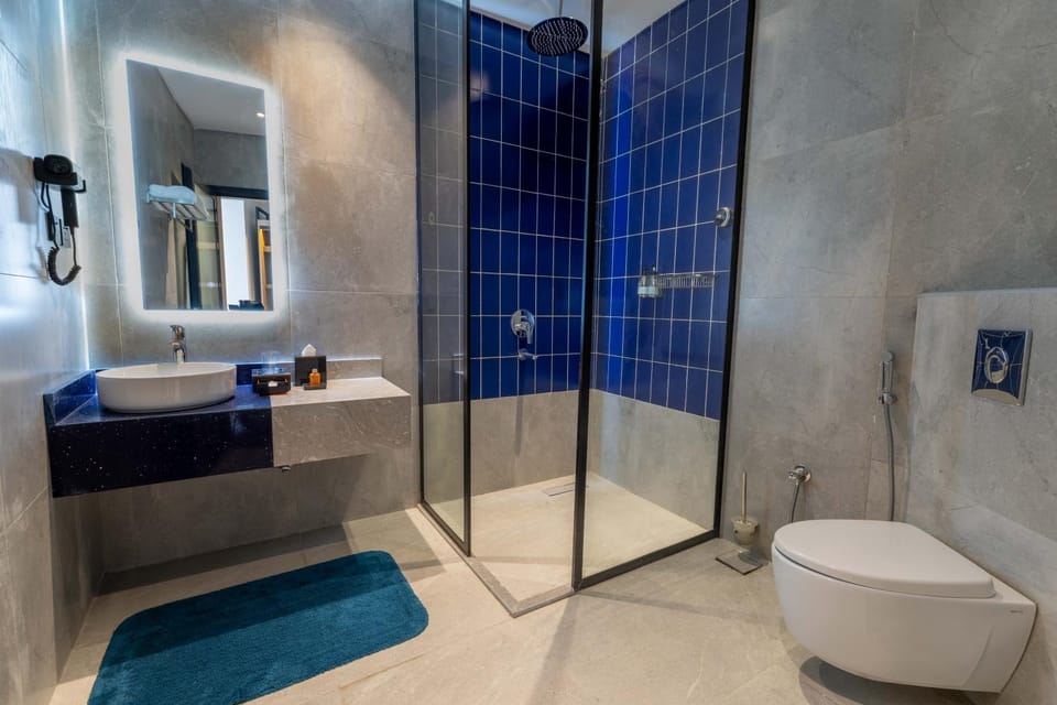 Shower, Toilet, Bathroom, towels