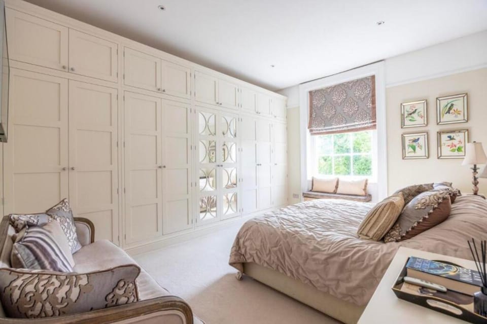 Charming Cheltenham Getaway Near the Promenade Apartment in Cheltenham