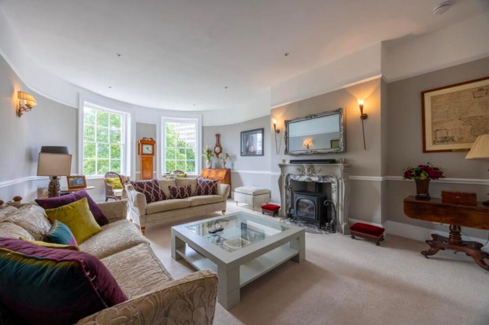 Charming Cheltenham Getaway Near the Promenade Apartment in Cheltenham