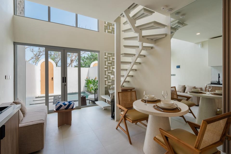 Living room, Seating area, Dining area