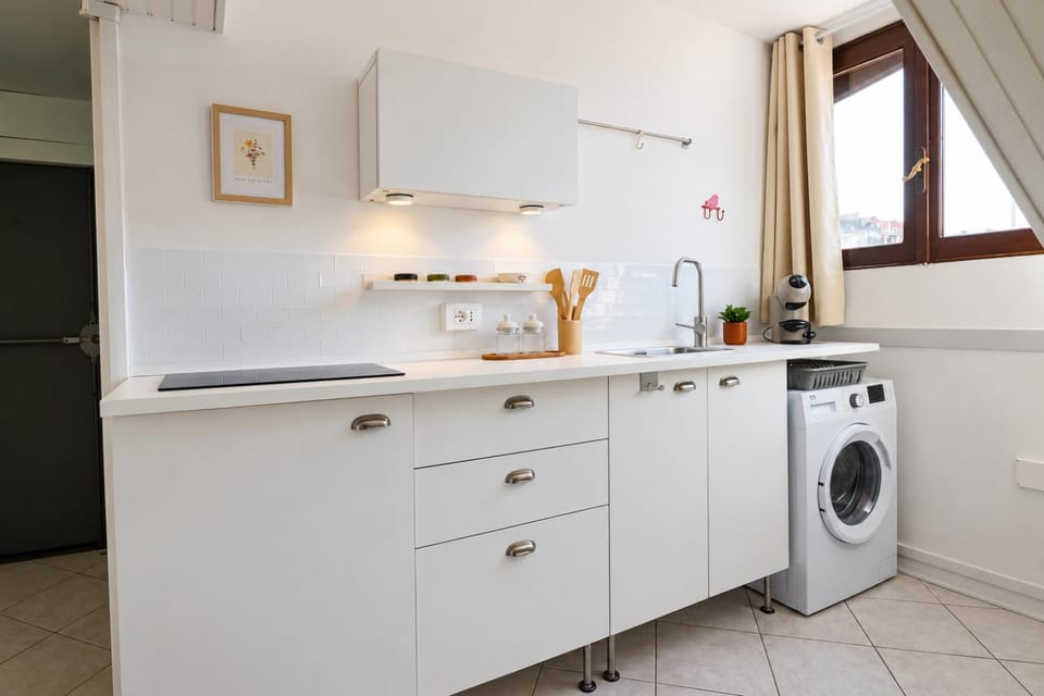 Kitchen or kitchenette, washing machine