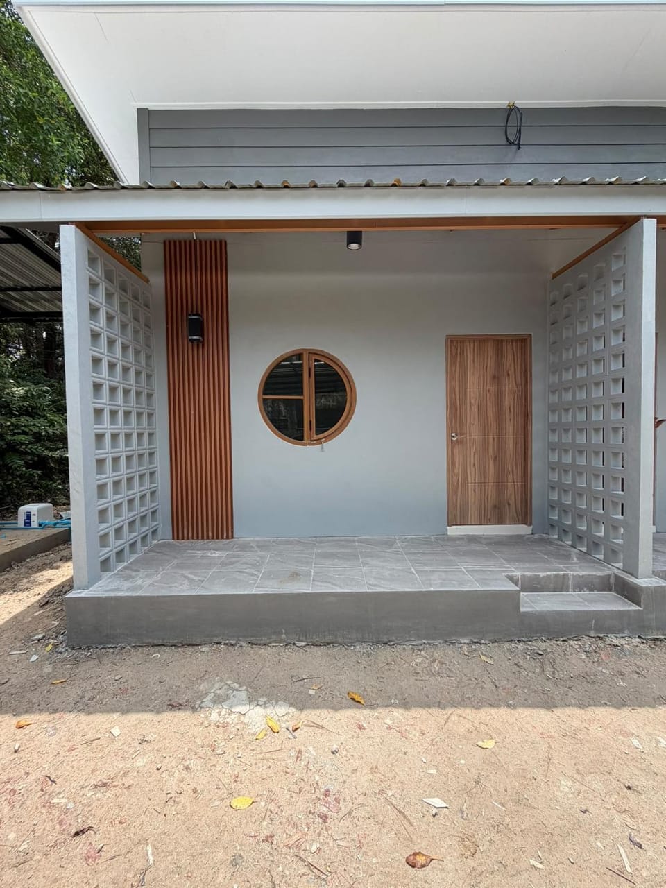 Property building, Facade/entrance, Day