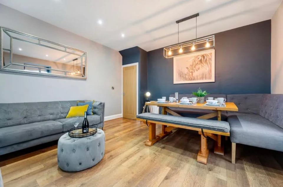 Elegant Windermere Escape Near Lake & Village Apartment in Windermere