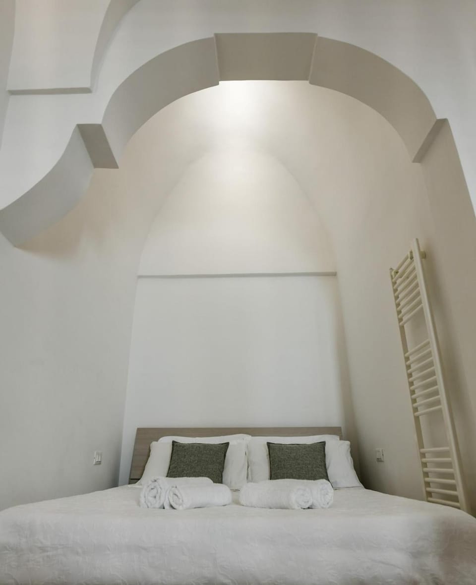 MiMaKri Terrace House in Ostuni
