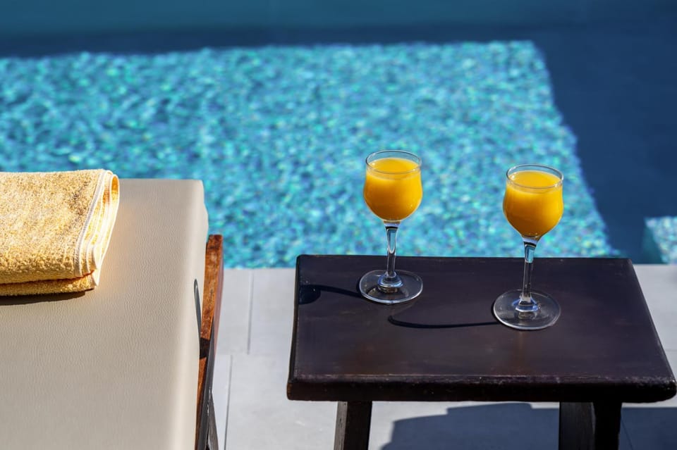 Food and drinks, Pool view, Swimming pool, Drinks
