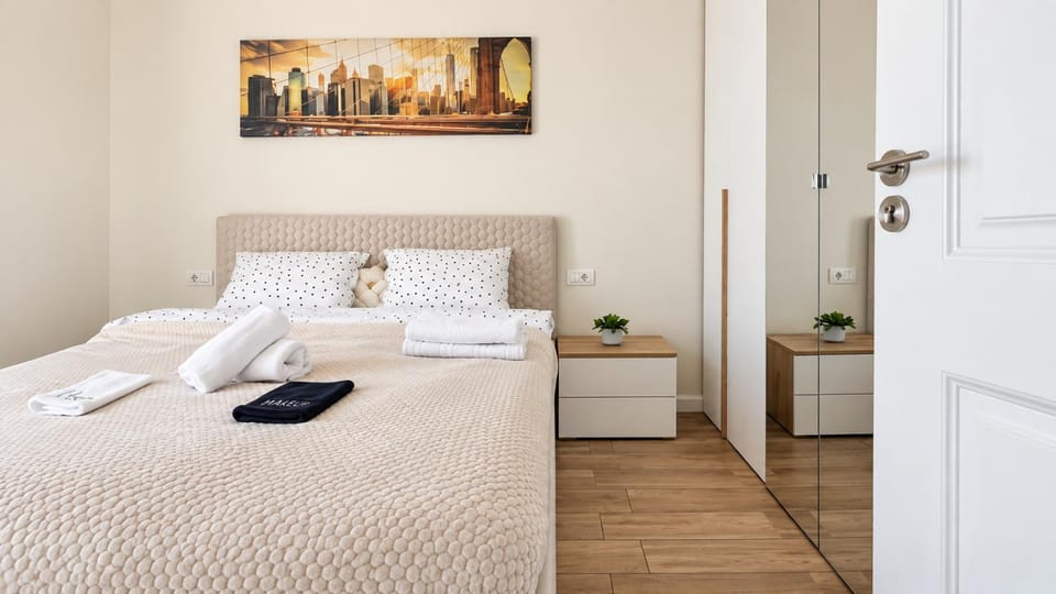 Bed, Photo of the whole room, Bedroom, towels, wardrobe