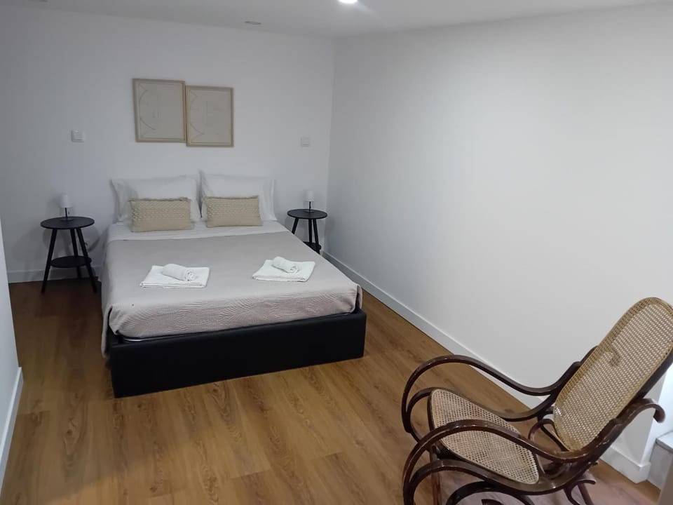 Bedroom, towels