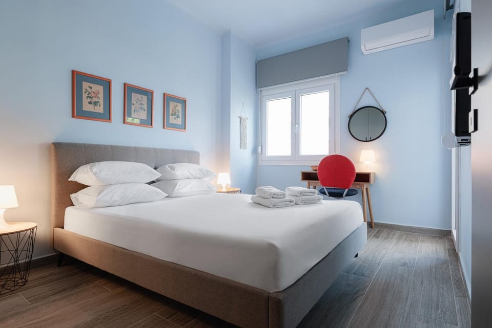 Bed, Bedroom, towels, air conditioner