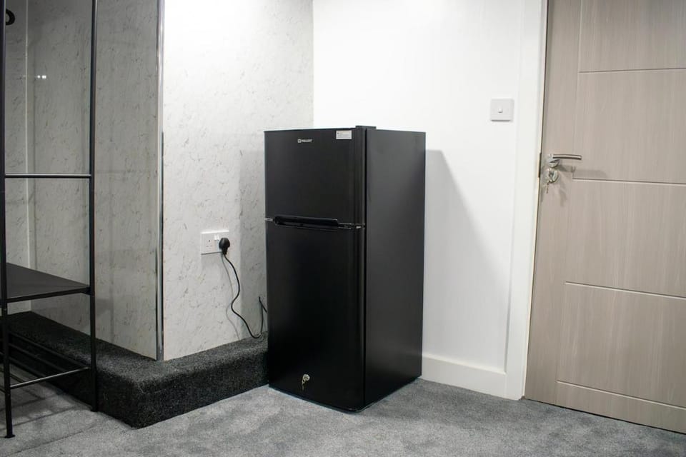 Modern & Spacious Home in West Yorkshire-Sleeps 11 House in Dewsbury
