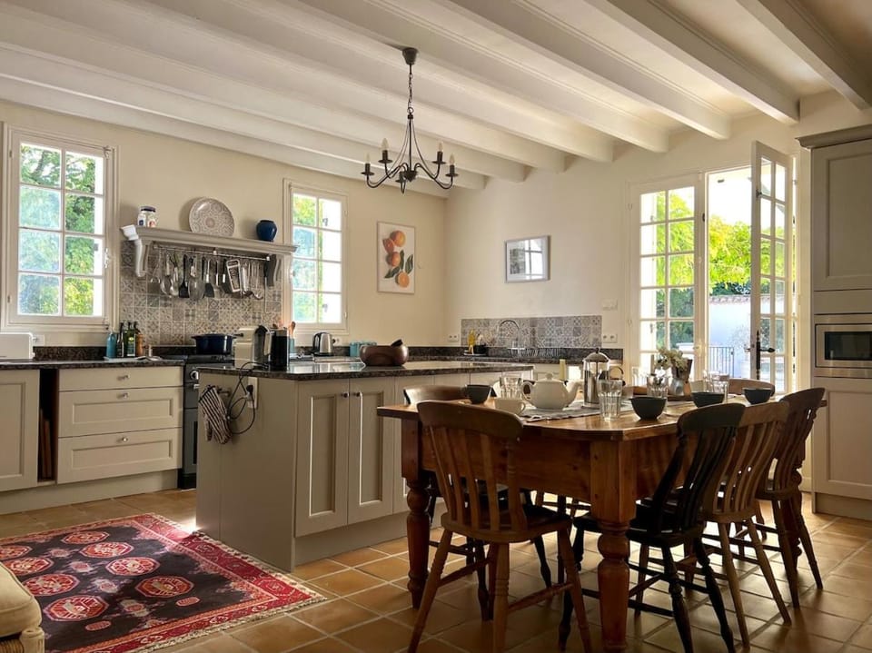 Demeure de charme, entre rivière et piscine Villa in Nouvelle-Aquitaine