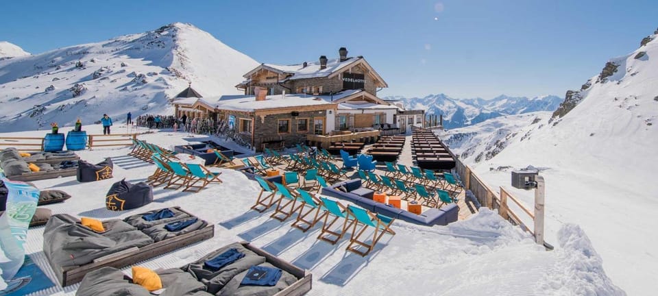 Property building, Natural landscape, Winter, Balcony/Terrace, Mountain view, sunbed, sunbed