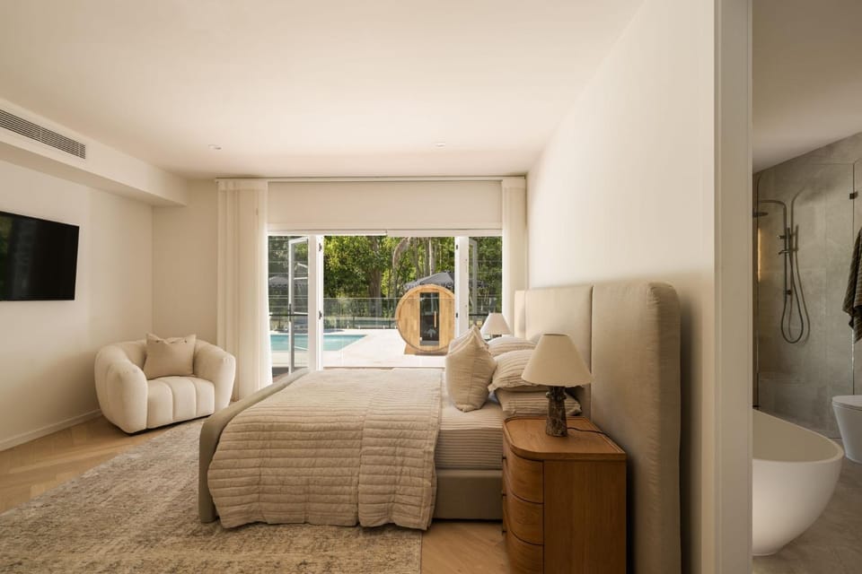 The Waters Edge Pool Sauna Dog Friendly House in Currumbin Valley