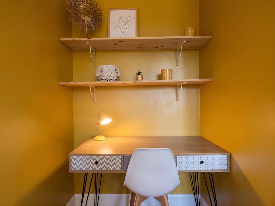 Seating area, internet, internet, internet