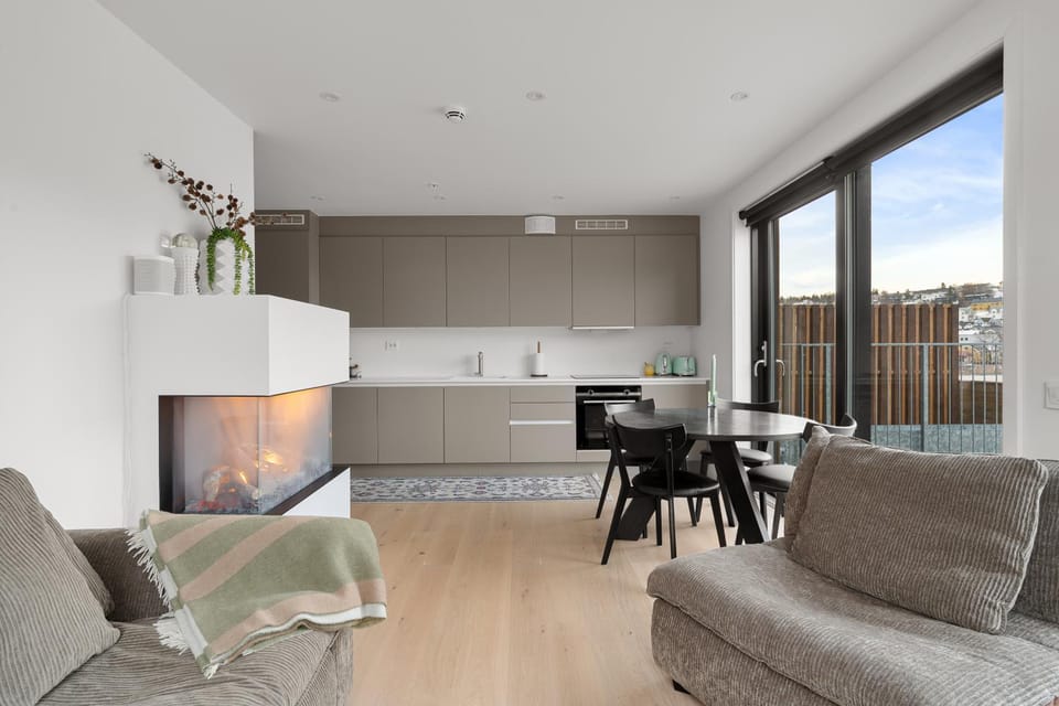 Kitchen or kitchenette, Living room, Seating area, Dining area