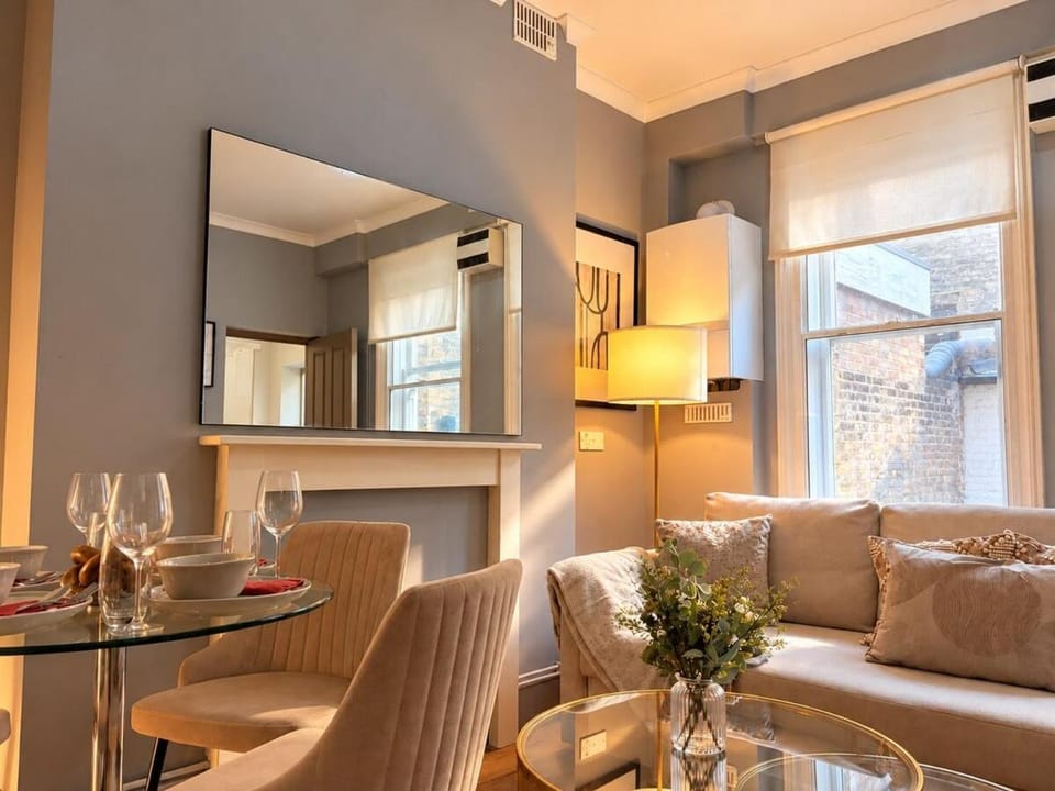 Living room, Seating area, Dining area