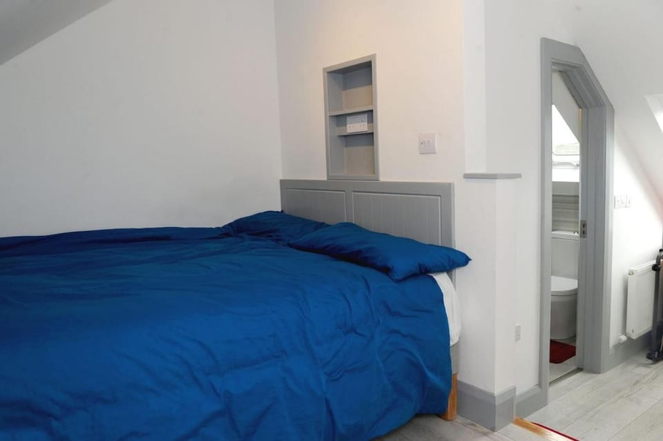Smart 2 bed, 2 bath, lovely old residential street House in Westport
