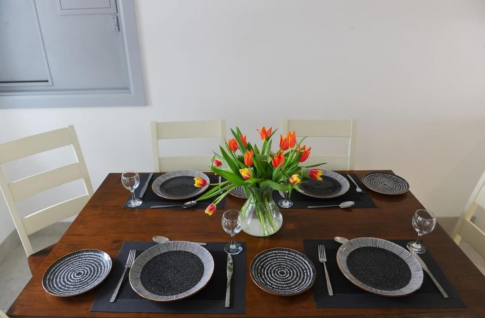 Smart 2 bed, 2 bath, lovely old residential street House in Westport