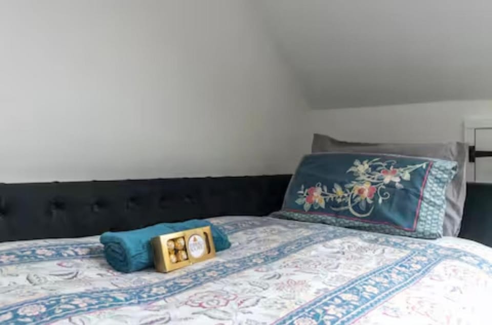 3-Bed Bromley Home, Free Parking, Easy London Access House in Bromley