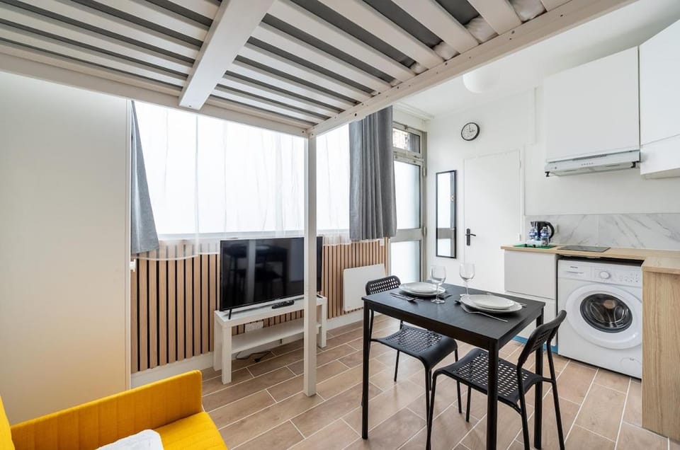Studio Cosy Clichy Batignolles Apartment in Paris